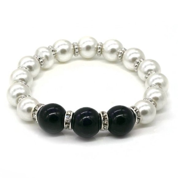 Handmade Jewelry - Pearl bracelet with Black beads and Rhinestones. OS.